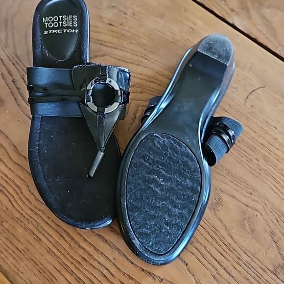 Mootsie Tootsie Black Sandals Women’s 7.5 | 1" Heel Slip-On Comfort Shoes - Picture 2 of 6